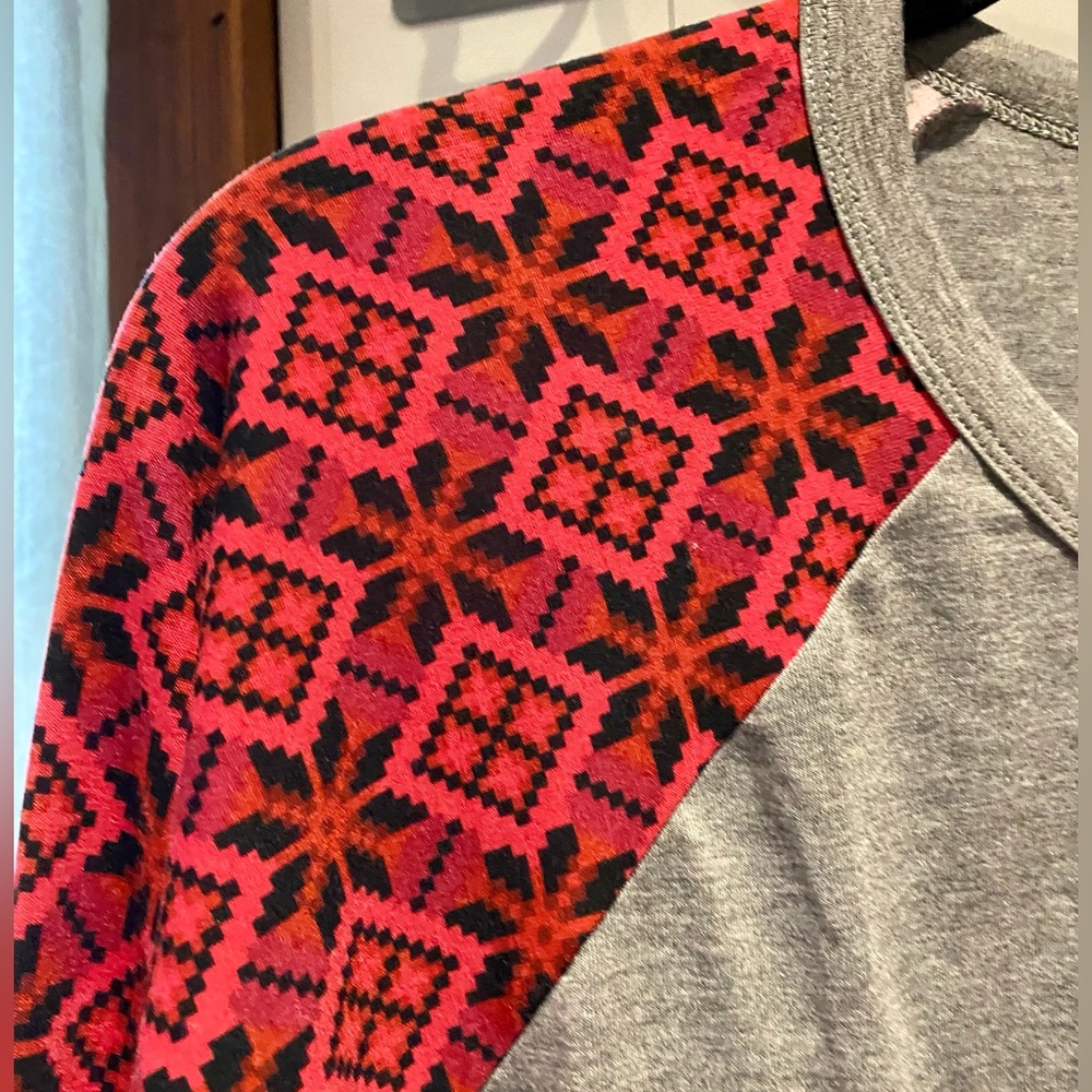 LulaRoe fun Christmas T-shirt, mid sleeve